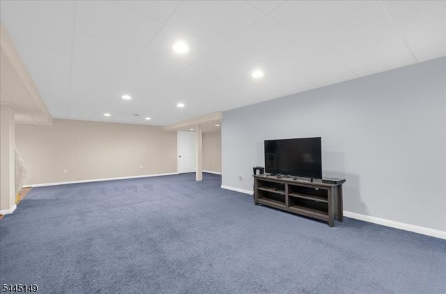 1 Tanager Dr, Raritan Twp., NJ 08551