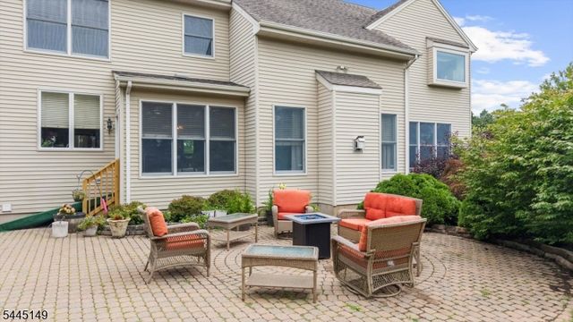 1 Tanager Dr, Raritan Twp., NJ 08551