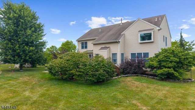 1 Tanager Dr, Raritan Twp., NJ 08551