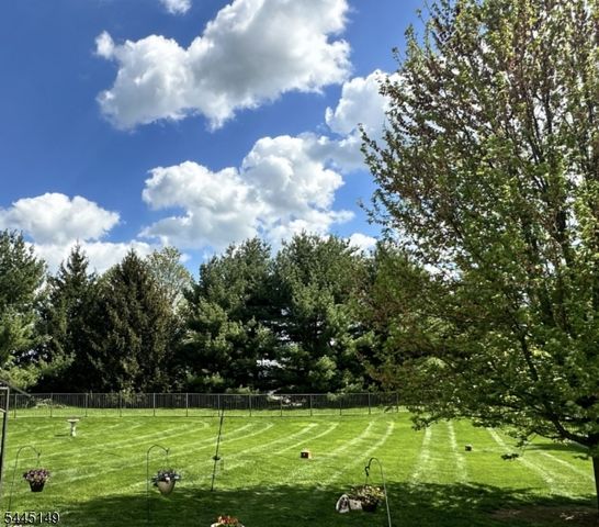 1 Tanager Dr, Raritan Twp., NJ 08551