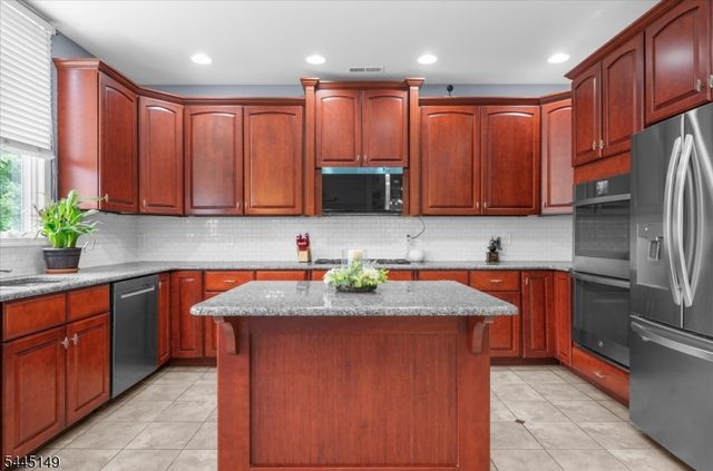 1 Tanager Dr, Raritan Twp., NJ 08551