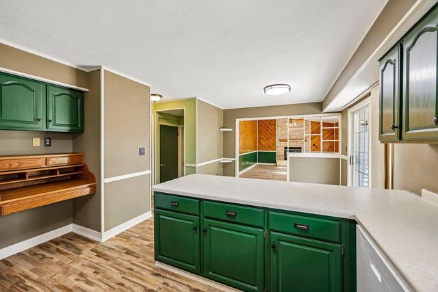 W183S8590 Sue Marie LANE, Muskego, WI 53150