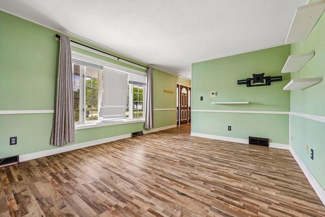 W183S8590 Sue Marie LANE, Muskego, WI 53150
