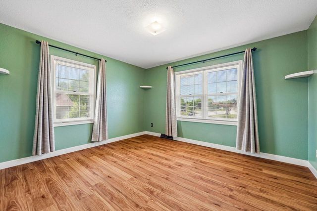 W183S8590 Sue Marie LANE, Muskego, WI 53150