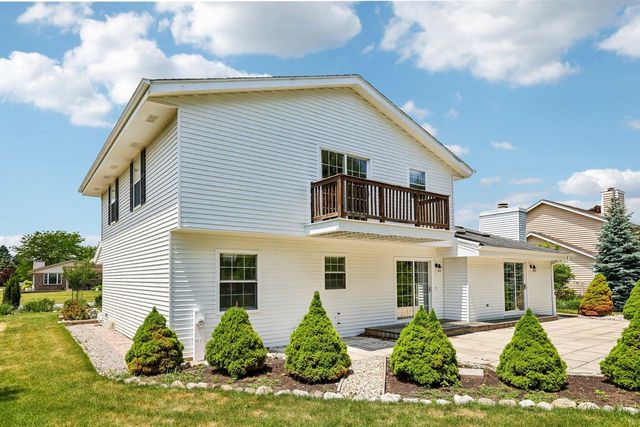 W183S8590 Sue Marie LANE, Muskego, WI 53150