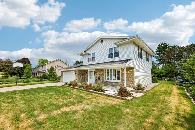 W183S8590 Sue Marie LANE, Muskego, WI 53150