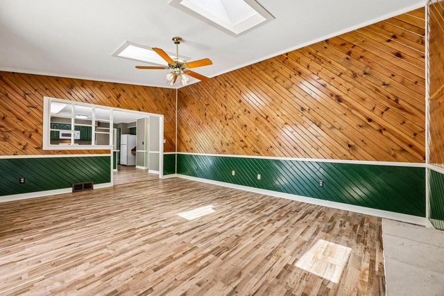 W183S8590 Sue Marie LANE, Muskego, WI 53150