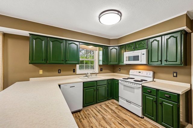 W183S8590 Sue Marie LANE, Muskego, WI 53150
