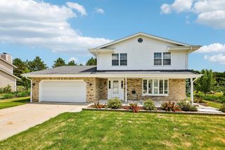 W183S8590 Sue Marie LANE, Muskego, WI 53150