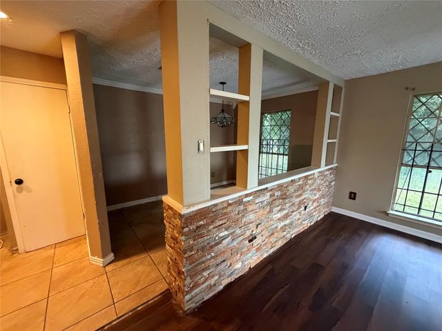 6119 Standing Oaks Street, Houston, TX 77050