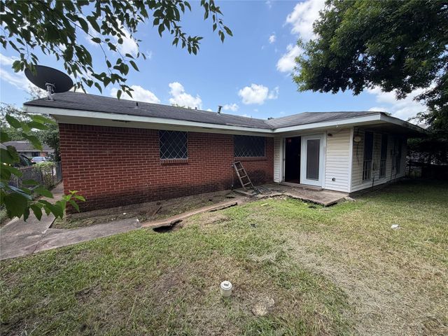 6119 Standing Oaks Street, Houston, TX 77050