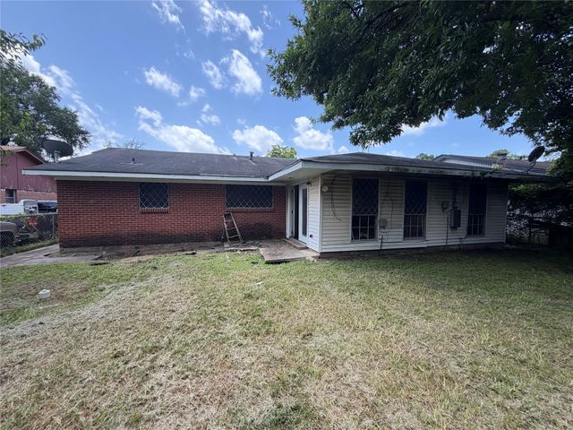 6119 Standing Oaks Street, Houston, TX 77050