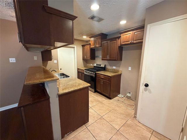 6119 Standing Oaks Street, Houston, TX 77050