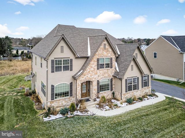 454 E DELP RD, Lancaster, PA 17601