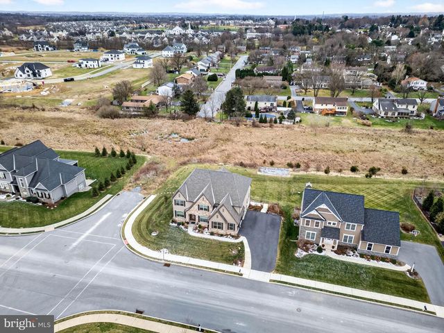 454 E DELP RD, Lancaster, PA 17601