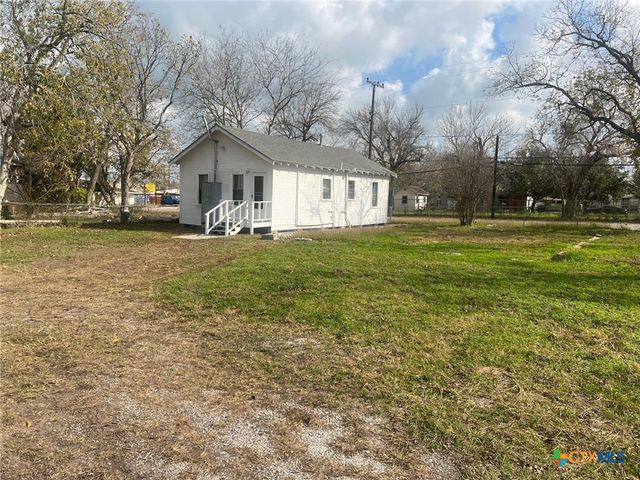 327 W Main Street, Port Lavaca, TX 77979