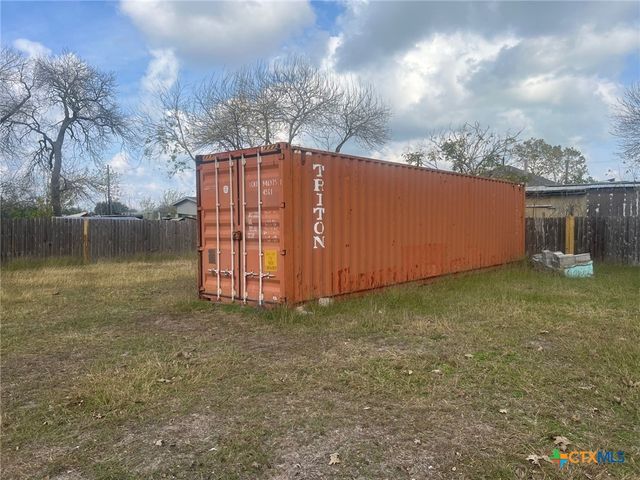 327 W Main Street, Port Lavaca, TX 77979