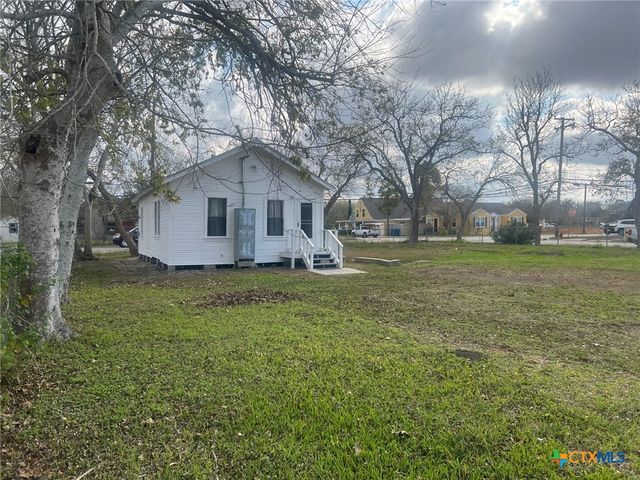 327 W Main Street, Port Lavaca, TX 77979