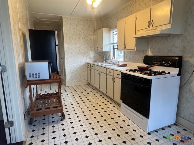 327 W Main Street, Port Lavaca, TX 77979