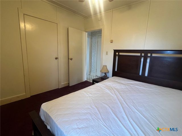 327 W Main Street, Port Lavaca, TX 77979