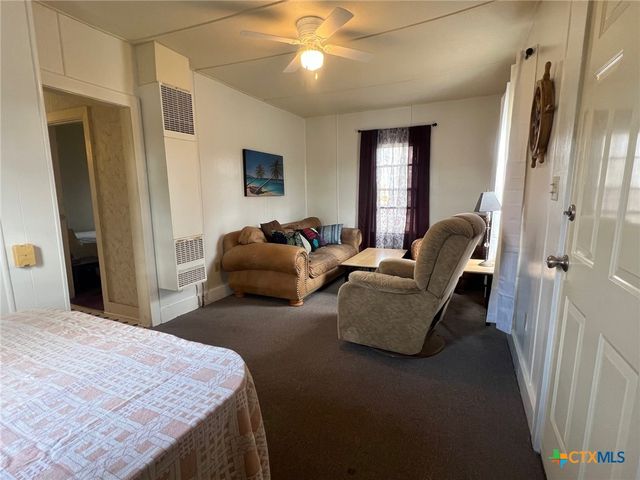 327 W Main Street, Port Lavaca, TX 77979