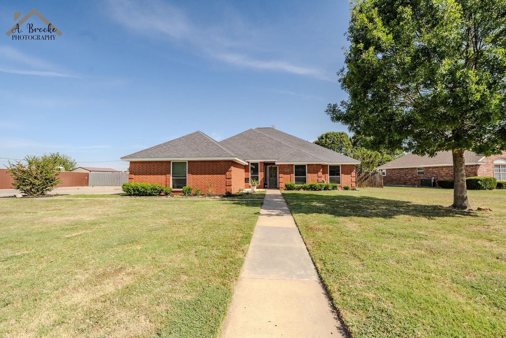1415 SIOUX LANE, Burkburnett, TX 76354