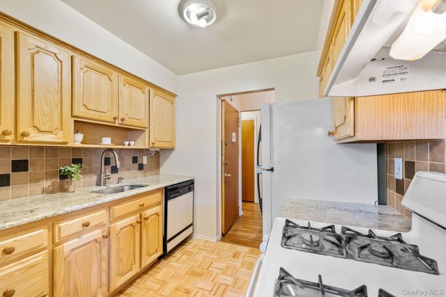 12 Normandy Village 8, Nanuet, NY 10954