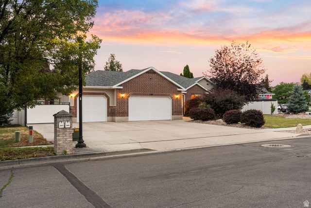9983 S TEE BOX DR, South Jordan, UT 84009