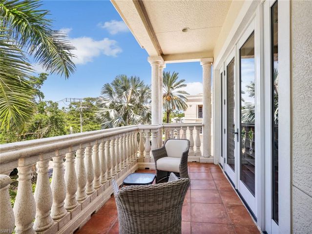 625 6th AVE S B301, Naples, FL 34102