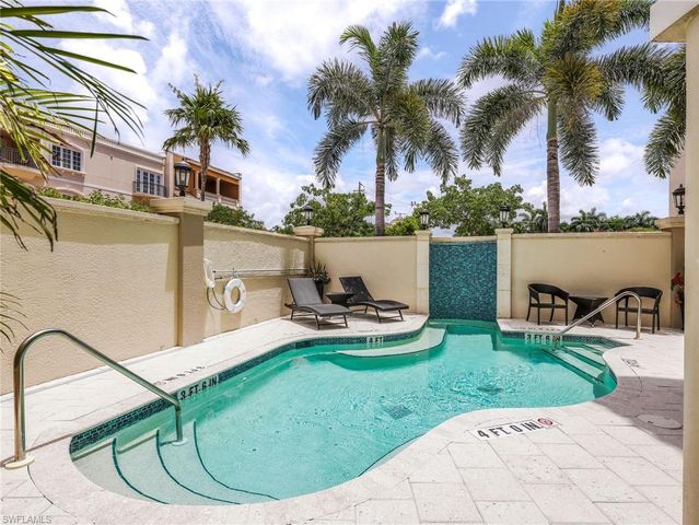 625 6th AVE S B301, Naples, FL 34102