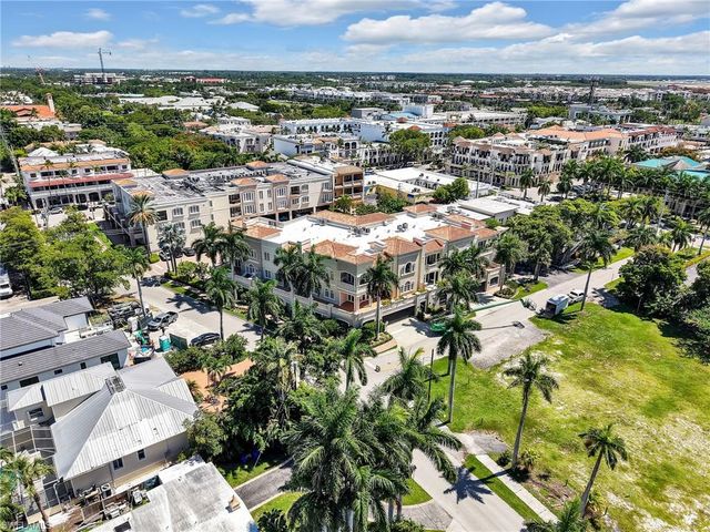 625 6th AVE S B301, Naples, FL 34102