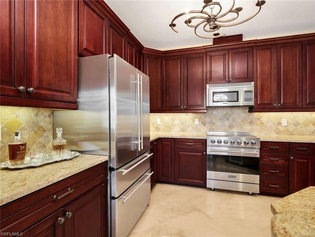625 6th AVE S B301, Naples, FL 34102