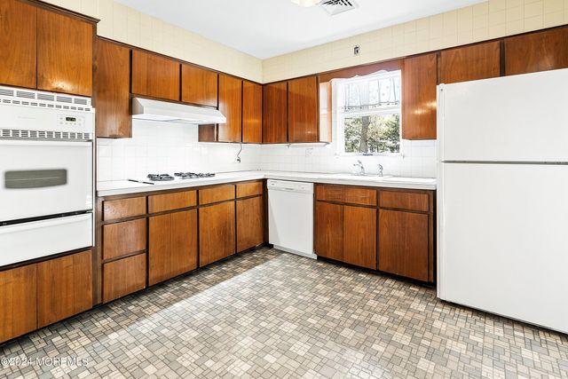 706 Hillside Avenue, Pine Beach, NJ 08741