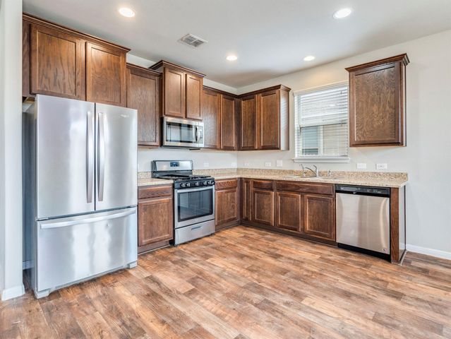 398 Wapiti RD, Buda, TX 78610