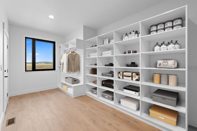 13790 N Bruce Rd, Mead, WA 99021