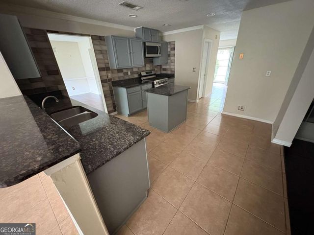 5220 Round Table Drive, Ellenwood, GA 30294