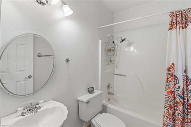 1024 Porte Harbour Arch Apt 202, Hampton, VA 23664