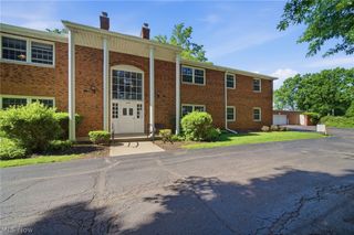2720 Pease Drive 218N, Rocky River, OH 44116