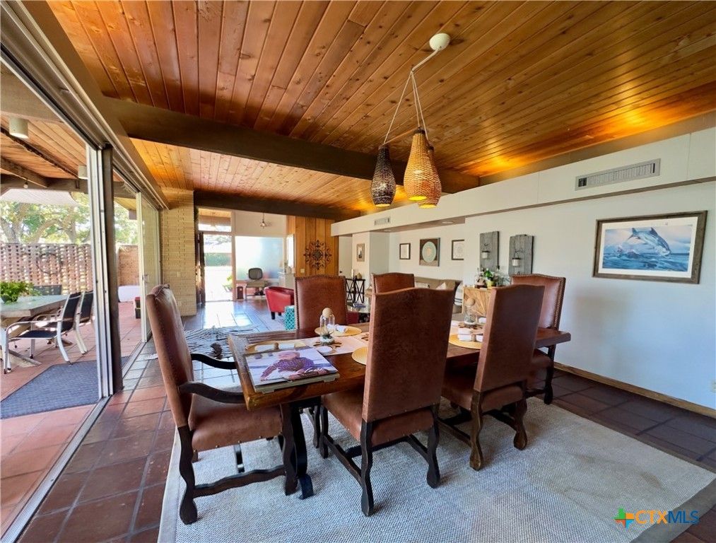 Image 3 of property listing at 601 Lawrence Street, Refugio, TX 78377