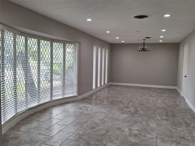 5470 Carew Street, Houston, TX 77096