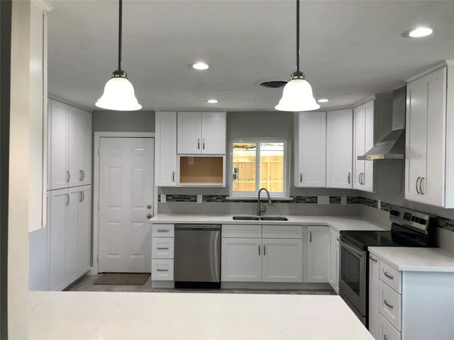 5470 Carew Street, Houston, TX 77096