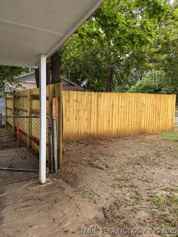 1200 S McKinley Avenue, Calera, OK 74730