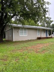 1200 S McKinley Avenue, Calera, OK 74730