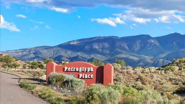 15 Pueblo Bonito Road, Placitas, NM 87043