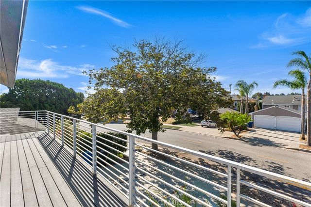 7841 W 83rd, Playa Del Rey, CA 90293