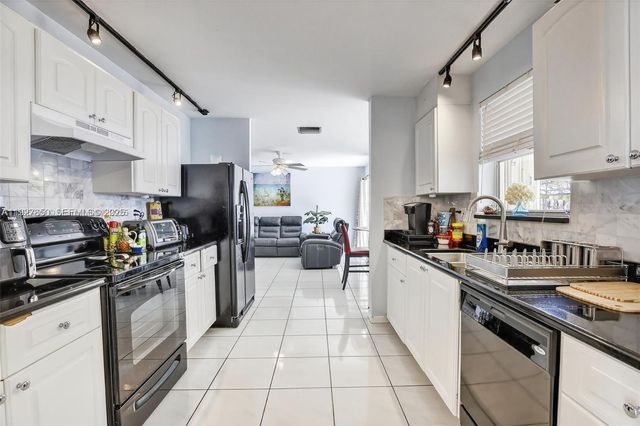 9710 SW 9th Ct, Pembroke Pines, FL 33025