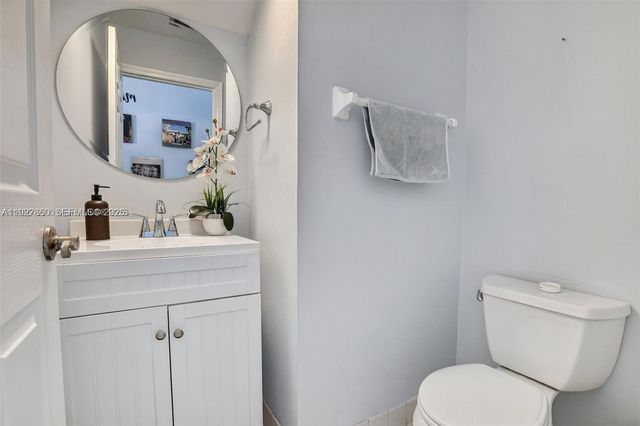 9710 SW 9th Ct, Pembroke Pines, FL 33025