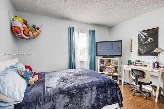 9710 SW 9th Ct, Pembroke Pines, FL 33025