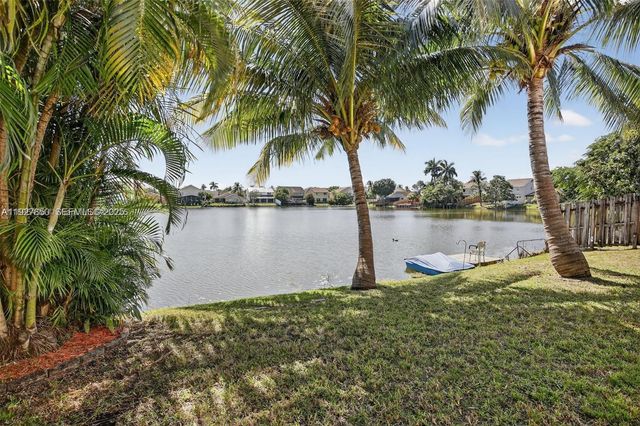 9710 SW 9th Ct, Pembroke Pines, FL 33025