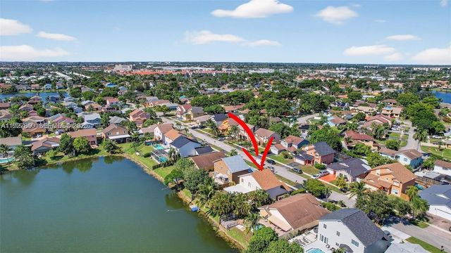 9710 SW 9th Ct, Pembroke Pines, FL 33025